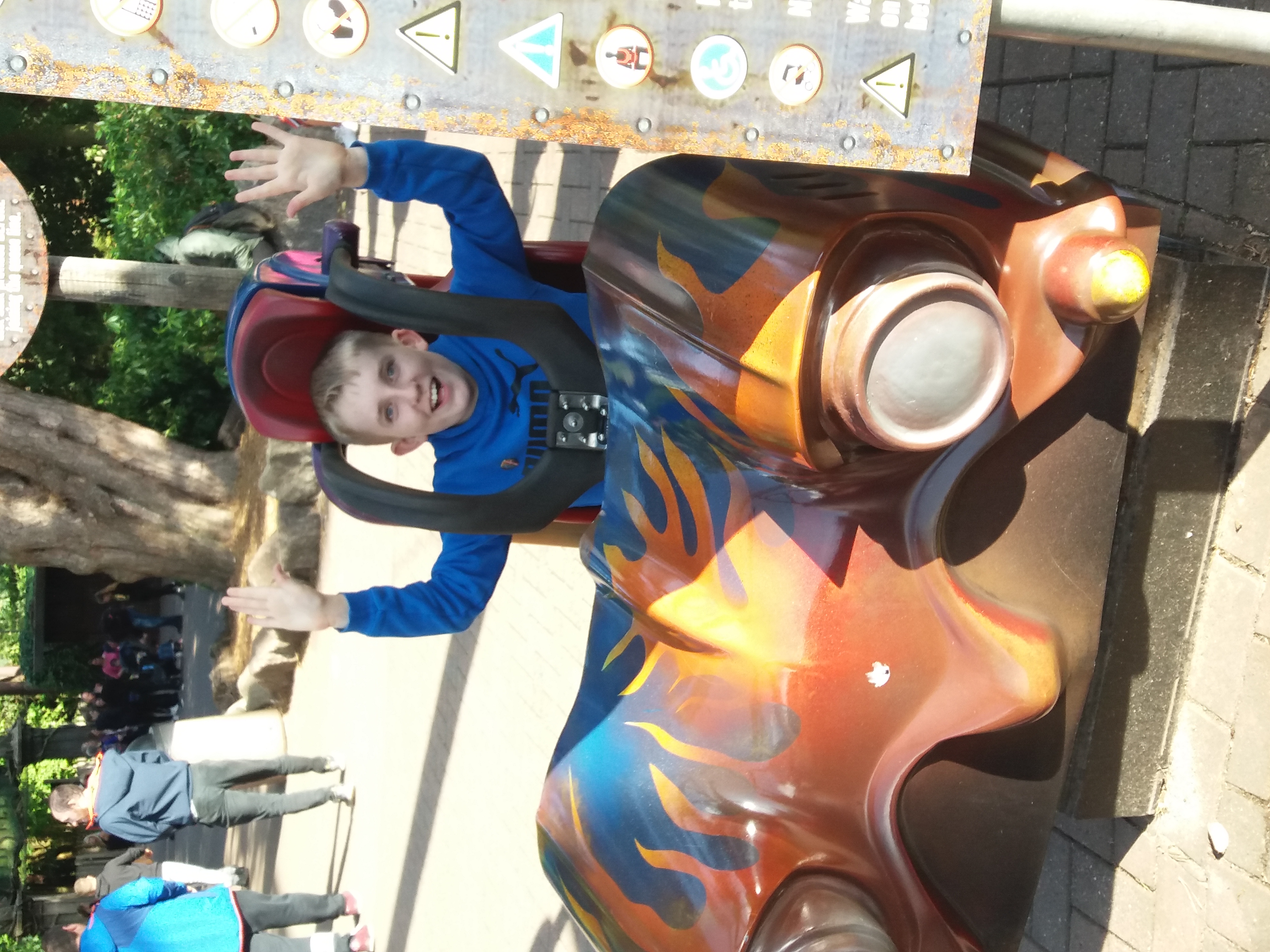 THEME PARK CHAT